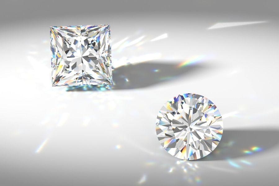Princess Cut vs. Round Cut Diamonds: Which One to Choose? - Lexie Jordan Jewelry